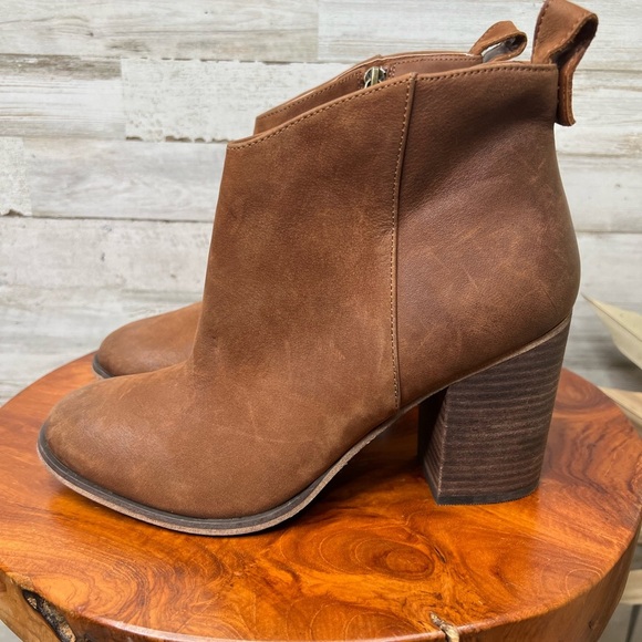 BP Women's Lance Cognac Brown Leather Bootie Size 8M Block Heel Side Zip - Picture 6 of 13